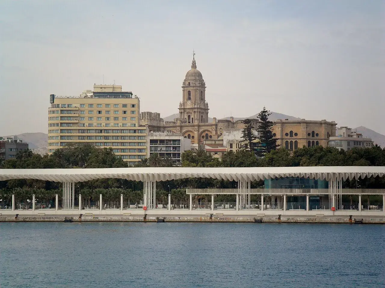 Catedral y puerto de Málaga