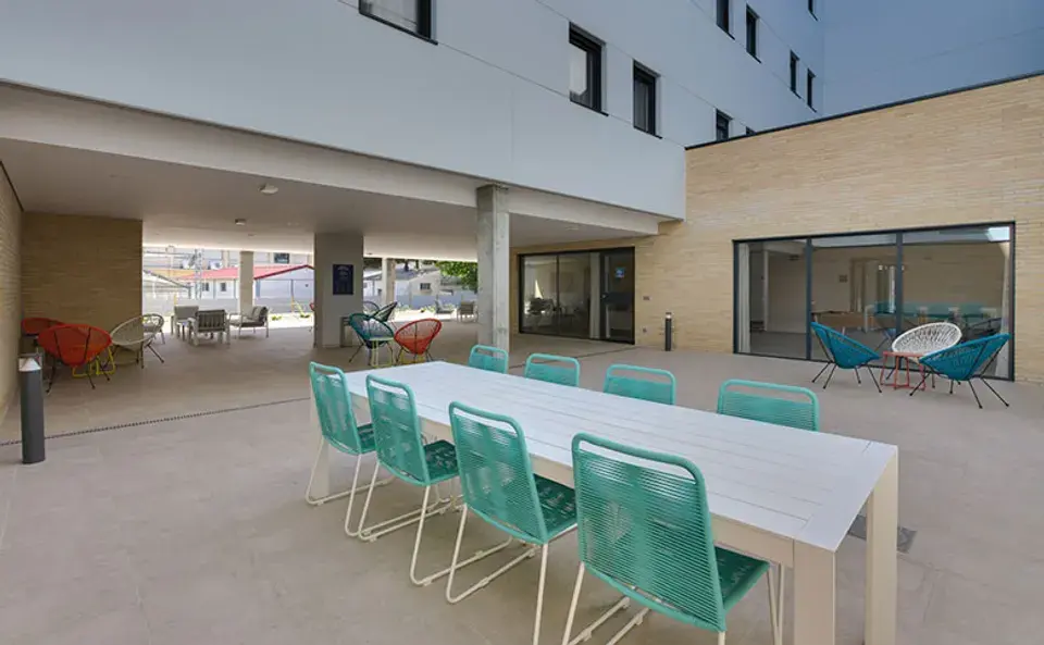 Terraza de la residencia Livensa Living Salamanca